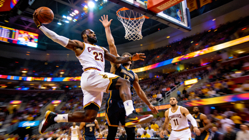 NBA总决赛精彩瞬间詹姆斯突破上篮