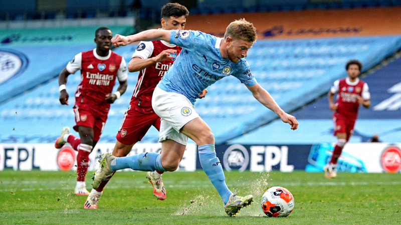 英超曼城对阵阿森纳比赛中德布劳内传球